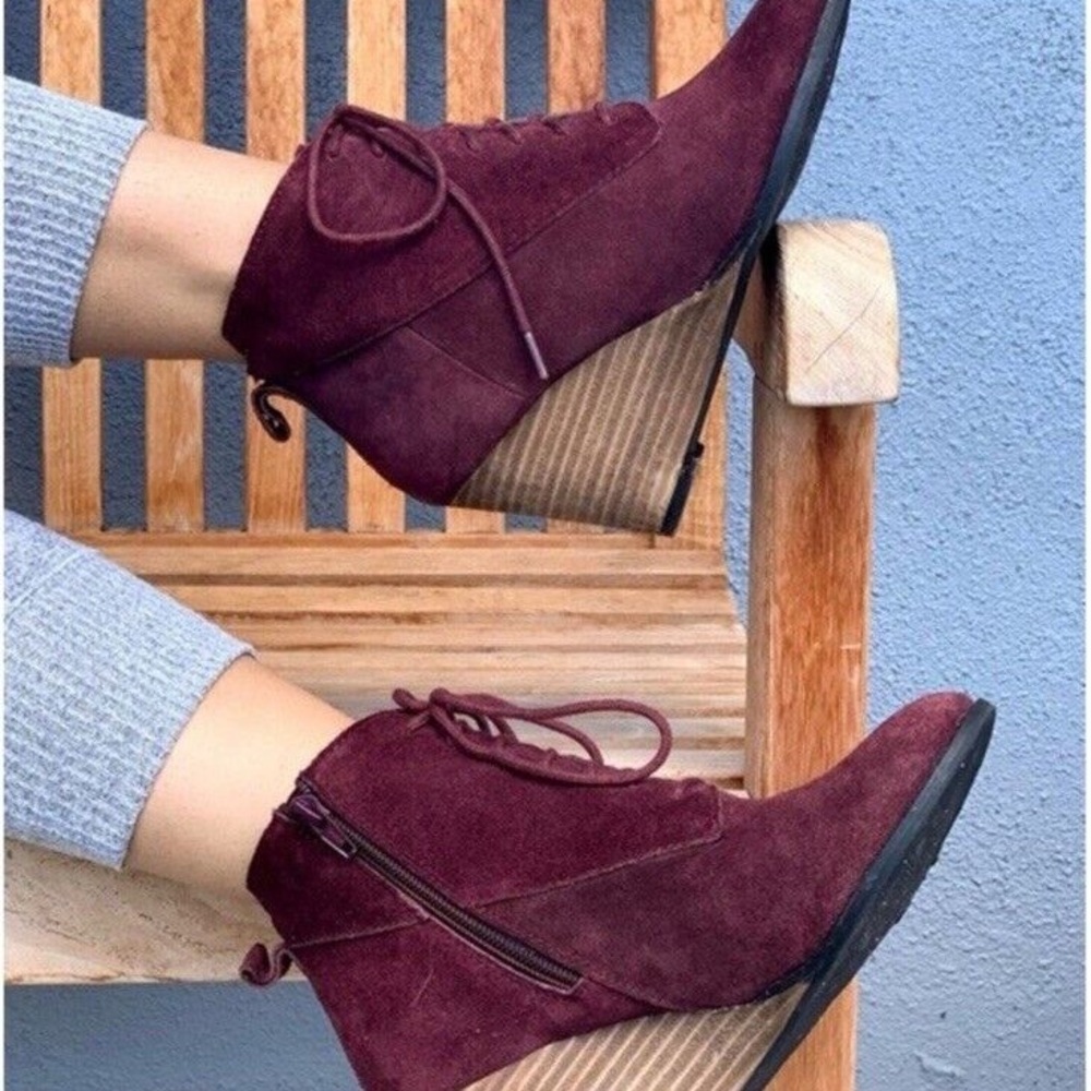 NEW DIBA BLAKE SUEDE WEDGE BOOTIES IN BURGUNDY 9